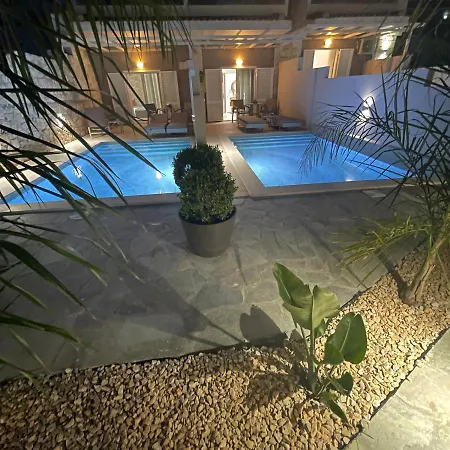 σαράντης Ξενοδοχείο Χανιώτη