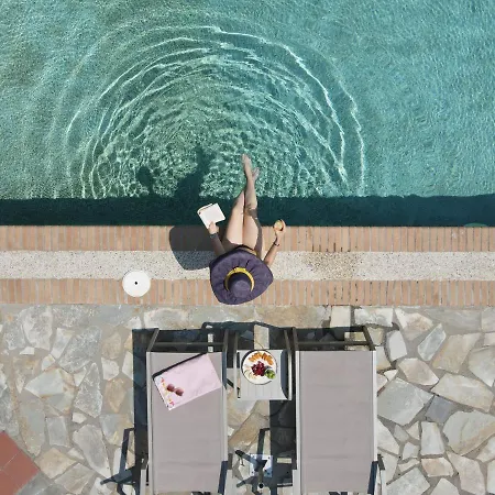 Sarantis Hotel