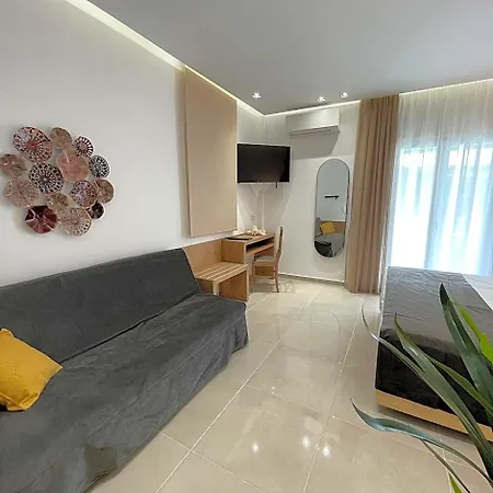 Sarantis Hotel
