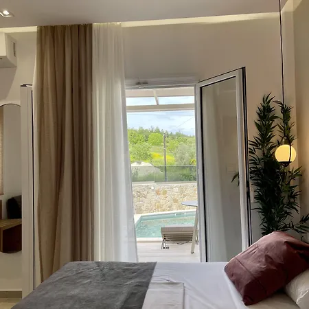 σαράντης Ξενοδοχείο Χανιώτη